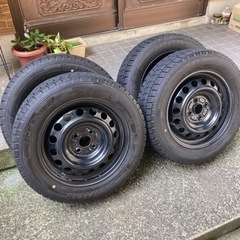 新しいタイヤ アクア 2022年製 バリ溝 175-65-15 スタッドレスタイヤ グッドイヤー ポルテ スペイド ヴィッツ カローラ