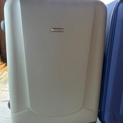 スーツケース　2個〈１つは、通常使用に向いてません。〉