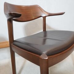 CONDE HOUSE(カンディハウス)のWINGLUX(ウイングラックス) ウォールナット材 サイドチェア 2脚セット。体に馴染む背のカーブと優美な曲線を描くセミアームが特徴的なダイニングチェア。DL214