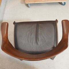 CONDE HOUSE(カンディハウス)のWINGLUX(ウイングラックス) ウォールナット材 サイドチェア 2脚セット。体に馴染む背のカーブと優美な曲線を描くセミアームが特徴的なダイニングチェア。DL214