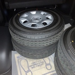 ハイエース　新車外し　タイヤ4本セット
