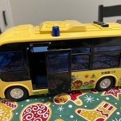 (無料) 黄色い幼稚園バス