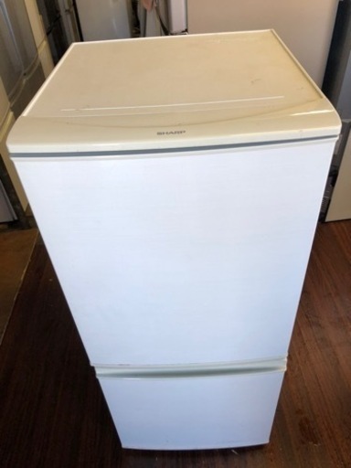北九州市内配送無料　保証付き　シャープ 冷蔵庫 小型 2ドア つけかえどっちもドア 137L ホワイト SJ-D14C-W