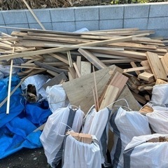 建築現場の廃材です。焚き木、DIY等に