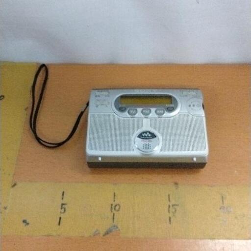 1218-052 SONY ラジオの聞けるウオークマン