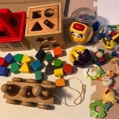 赤ちゃんのおもちゃまとめ売り(木、プラスチック)