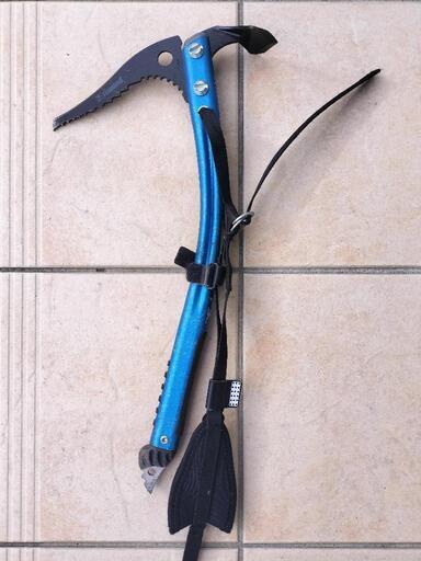 シモン Simond Naja アイスバイルCarving 色濃く