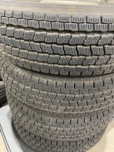 軽トラ、軽バンに 145/80R12 貨物車用スタッドレスホイール付 バリ溝