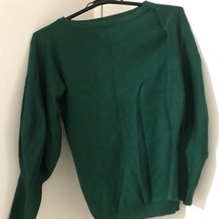 緑色のセーター