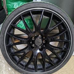 １９インチホイールタイヤの溝はほとんどありません