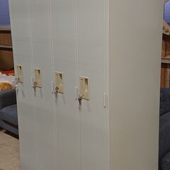 山口市、事務所スチール4人用ロッカー極美、￥18000?全てカギ&合鍵