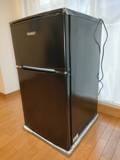 ほぼ新品です 冷蔵庫 90L 2ドア 右開き ブラック RCT90BL(E) 耐熱天板　COMFEE