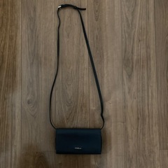 FURLA ショルダーウォレット　お財布ショルダー　ブラック　難あり