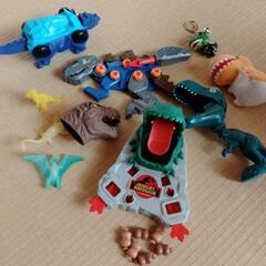 恐竜　おもちゃ　キーホルダーなど