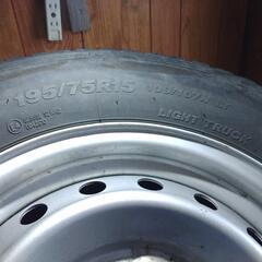 トラック　夏タイヤ　４本