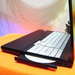 FUJITSU テンキー付きノートPC☆15.6インチ 大画面！！製造番号：R8102198