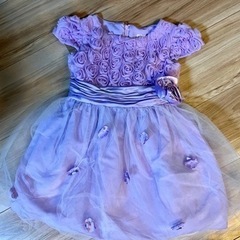 ソフィアみたいな紫ドレス