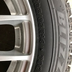 トヨタ　パッソのスタッドレスタイヤ　ホイル付き