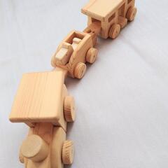 ➆木のおもちゃ　木の機関車　