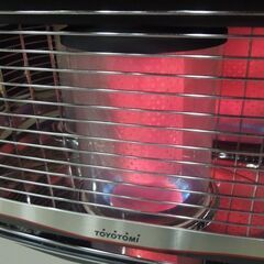 トヨトミ 煙突式石油ストーブ 2018年製 HR-650F 木造～17畳 鉄筋～27畳 燃焼確認済 TOYOTOMI 札幌市 新道東店