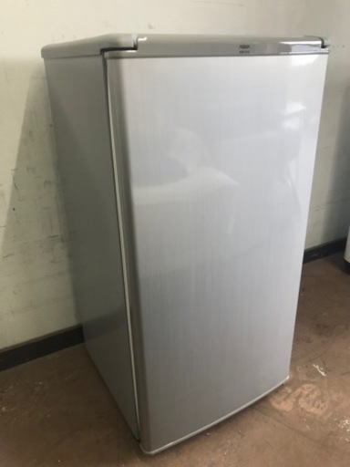 【美品】AQUA   ノンフロン直冷式冷蔵庫　AQR-81A（S）