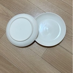 決まりました：白いプレート皿