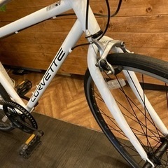 【年末SALE！防犯登録無料！チェーン新品！シボレー】アルミフレーム　6段変速　700×28c クロスバイク　ホワイト