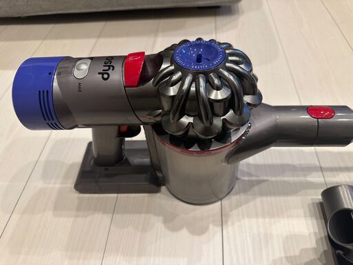 【中古】Dyson V8 Fluffy 一部故障 付属品多数