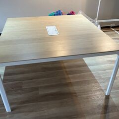 【大幅値引き！】IKEA 会議用テーブル 大正方形 電源タップ収...