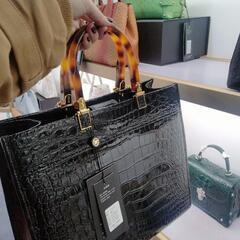 ワニ革ハンドバック　蛇革ハンドバック　ダッチョウ革