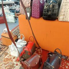 レディースハンドバックいろいろあるワニ革ハンドバック蛇革ダッチョウ革