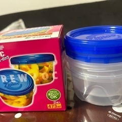 新品！プラスチック保存容器　2つ入り