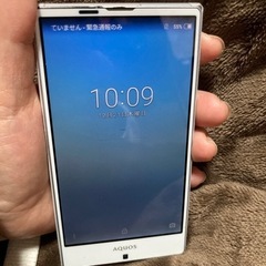 2015年 au AQUOS shv32