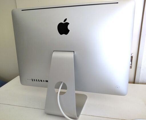 iMac 21.5” 3GHZ/4GB/500GB MB950J/A 2010年