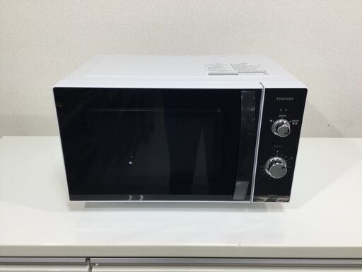 （12/24受渡済）JT7568【TOSHIBA/東芝 電子レンジ】美品 2023年製 ER-WM17-W 単機能レンジ 家電 キッチン フラットテーブル 縦開き ヘルツフリー