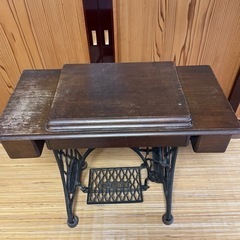 アンティーク足踏みミシン