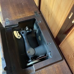 アンティーク足踏みミシン