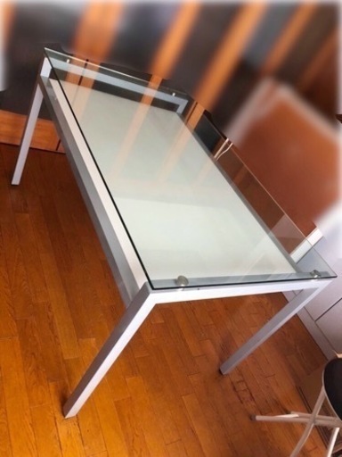 ガラステーブル⁈ディスプレイテーブル？