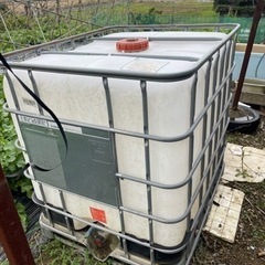 中古　液体コンテナ　1000L　　水タンク　貯水タンク　IBCコンテナ　バルクコンテナ