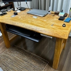 一枚板（おそらく桜）のテーブルをお譲りしたい（引取希望） 一枚板（おそらく桜）のテーブルをお譲りしたい（引取希望）
