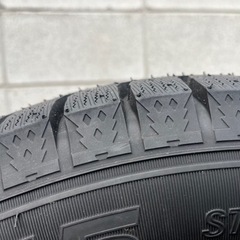 スタッドレスタイヤ　195/65   R15