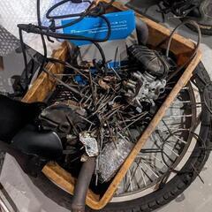 無料　バッテリー　タイヤ　ボルト　鉄屑　残骸　バイク