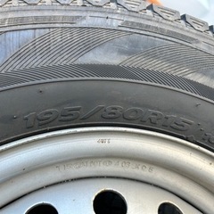 スタッドレスタイヤ＋ホイール　4本セット　ハイエース100系　195/80Ｒ15（6穴）