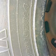 スタッドレスタイヤ溝も超キレイです　185/65R14