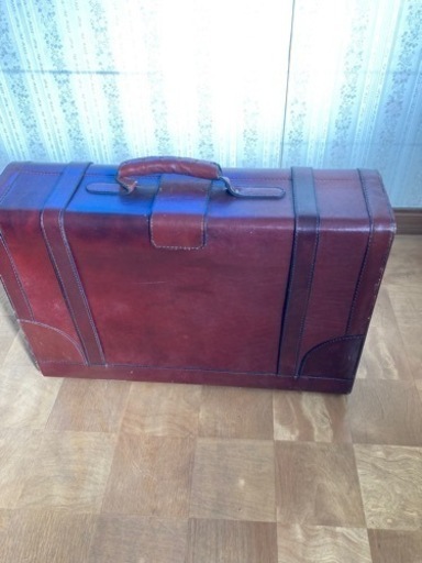 スペイン製革張りスーツケース