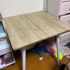 IKEA 正方形テーブル　2人がけ　木目　白足