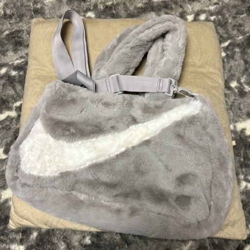 新品/NIKEファーバッグ