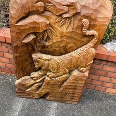 虎の木彫り