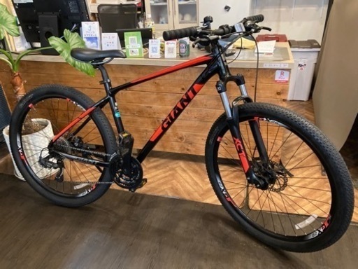 【年末SALE！GIANT ATX2020年モデル 】ディスクブレーキ　アルミフレーム　サスペンション付き　3×7速　27.5インチMTB ブラック