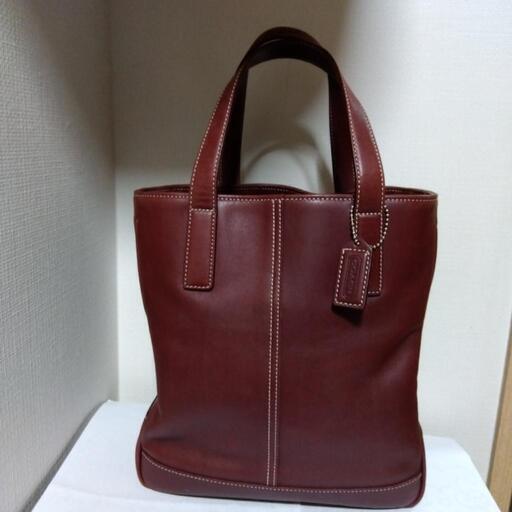 コーチのバックバケツ型濃いエンジ色